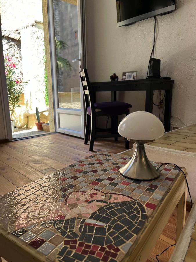 Studio Avec Terrasse Sur Cour, Authentique, Calme Awinion Zewnętrze zdjęcie